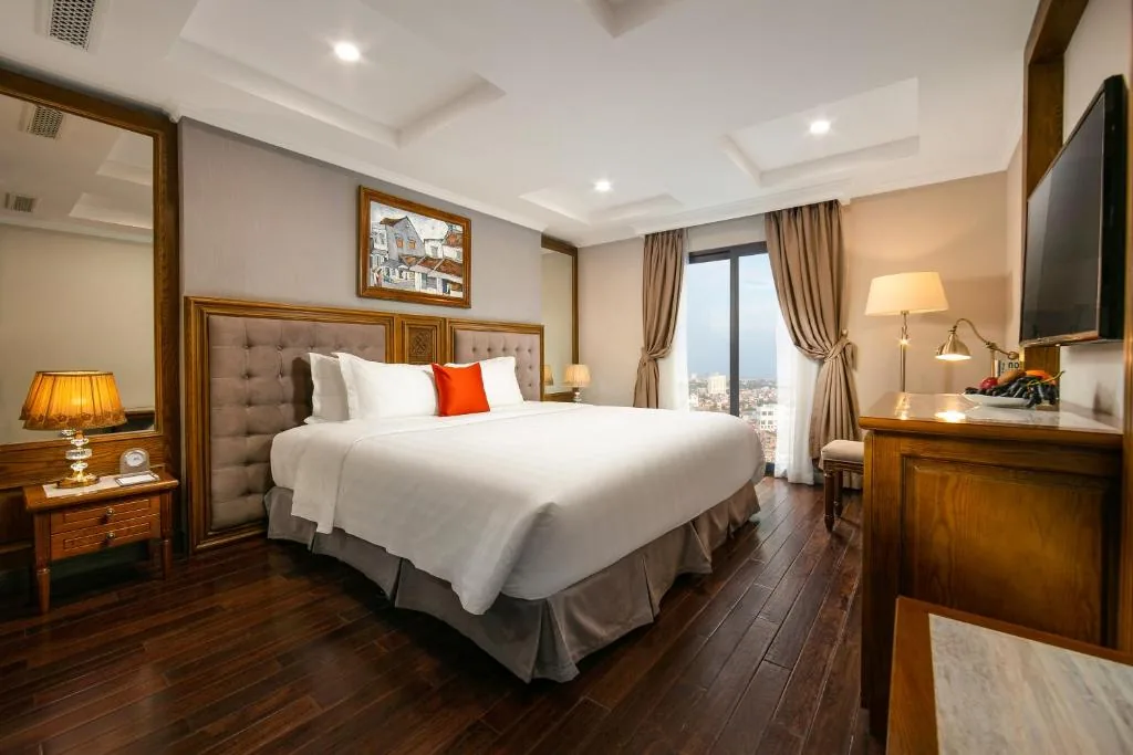 Suite Balcony - Double or Twin — Hanoi Dalvostro Valentino Hotel & Spa